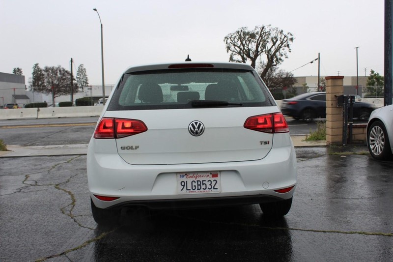 Volkswagen Golf Vehicle Full-screen Gallery Image 06