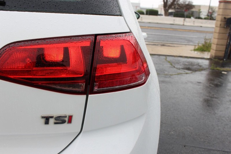 Volkswagen Golf Vehicle Full-screen Gallery Image 07