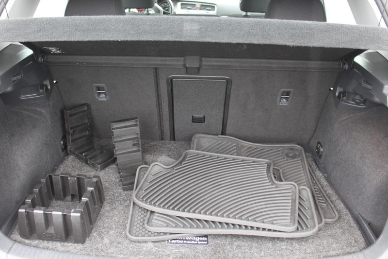 Volkswagen Golf Vehicle Full-screen Gallery Image 12