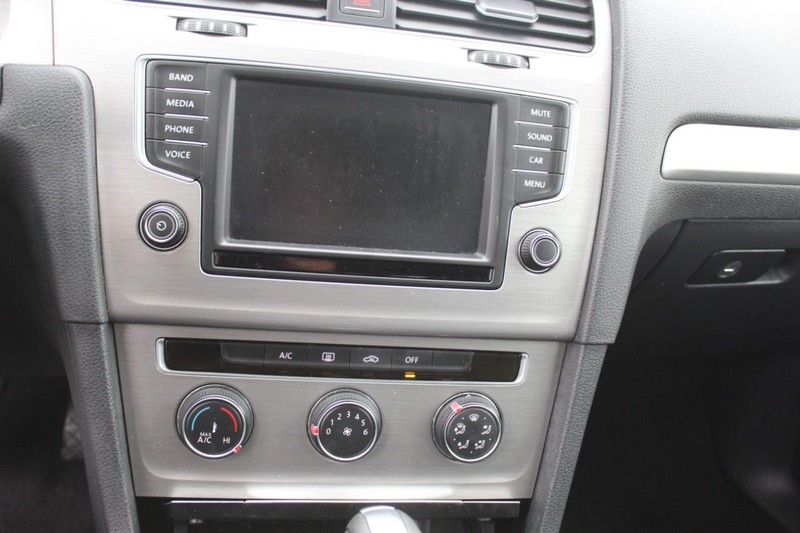 Volkswagen Golf Vehicle Full-screen Gallery Image 15