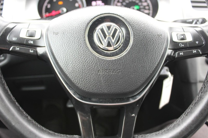 Volkswagen Golf Vehicle Full-screen Gallery Image 17