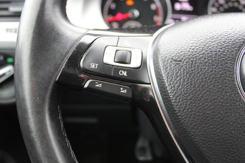 Volkswagen Golf Vehicle Full-screen Gallery Image 19