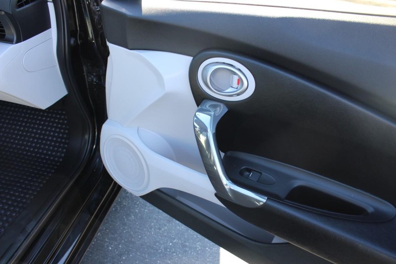 Honda CR-Z Vehicle Full-screen Gallery Image 13