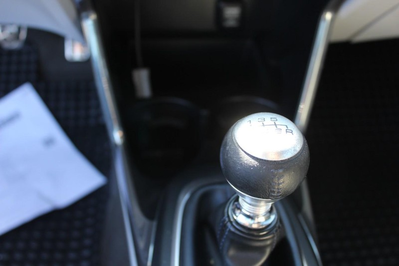 Honda CR-Z Vehicle Full-screen Gallery Image 19