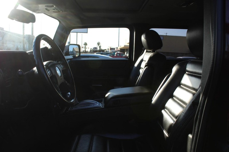 HUMMER H2 Vehicle Full-screen Gallery Image 06