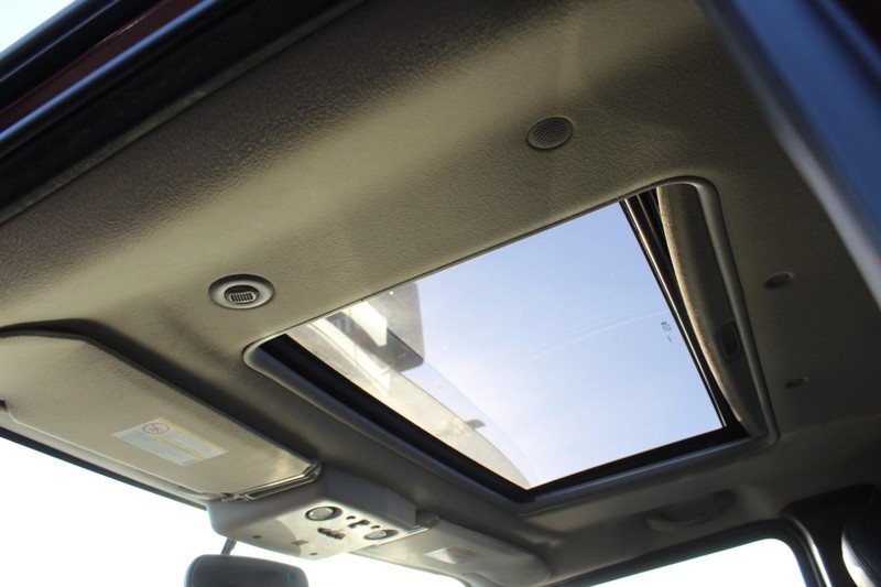 HUMMER H2 Vehicle Full-screen Gallery Image 07