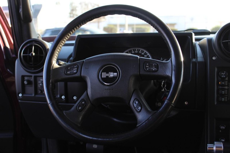 HUMMER H2 Vehicle Full-screen Gallery Image 10