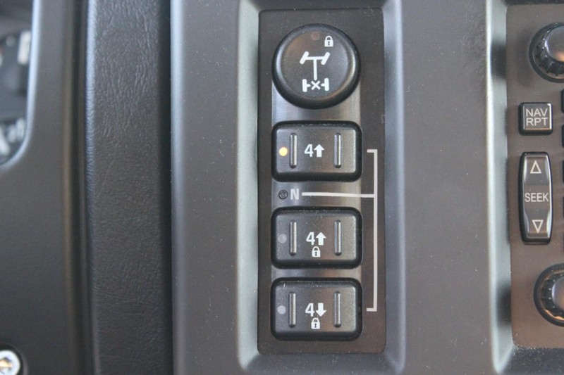 HUMMER H2 Vehicle Full-screen Gallery Image 13