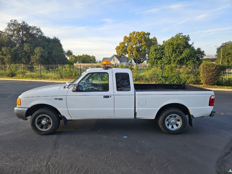Ford Ranger Vehicle Full-screen Gallery Image 02
