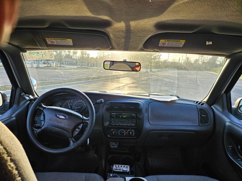 Ford Ranger Vehicle Full-screen Gallery Image 09