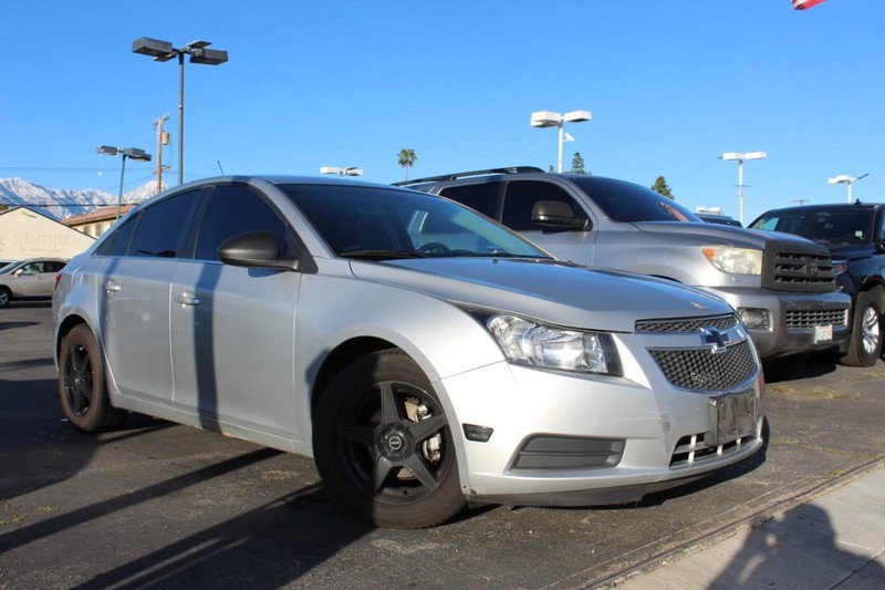 Chevrolet Cruze Vehicle Full-screen Gallery Image 02