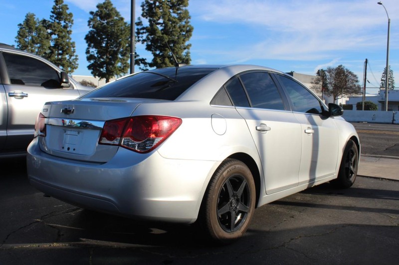 Chevrolet Cruze Vehicle Full-screen Gallery Image 03