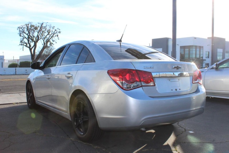 Chevrolet Cruze Vehicle Full-screen Gallery Image 04