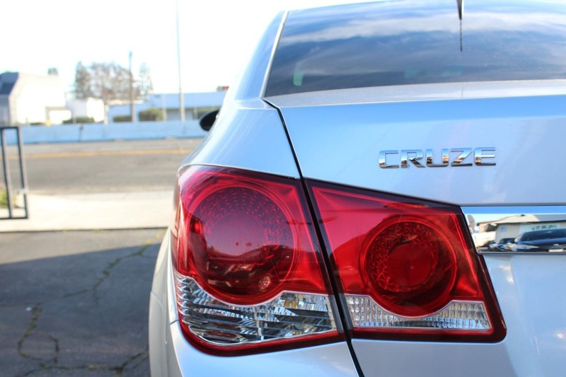 Chevrolet Cruze Vehicle Full-screen Gallery Image 06