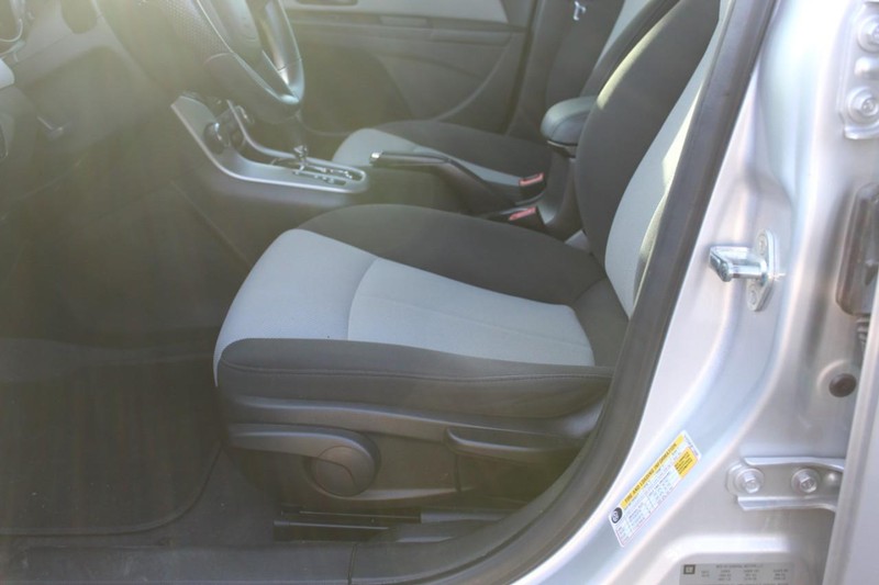 Chevrolet Cruze Vehicle Full-screen Gallery Image 10