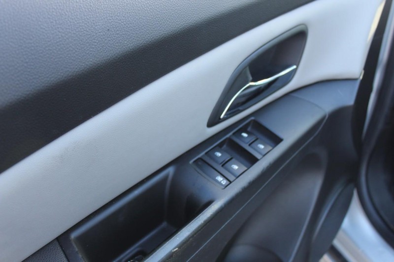 Chevrolet Cruze Vehicle Full-screen Gallery Image 11