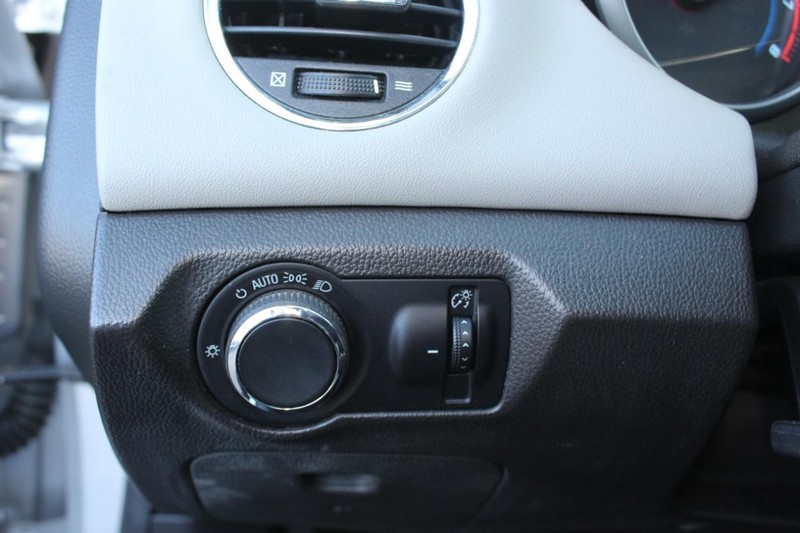 Chevrolet Cruze Vehicle Full-screen Gallery Image 12