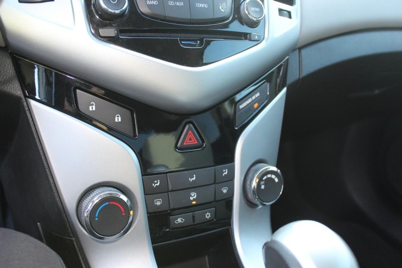 Chevrolet Cruze Vehicle Full-screen Gallery Image 16