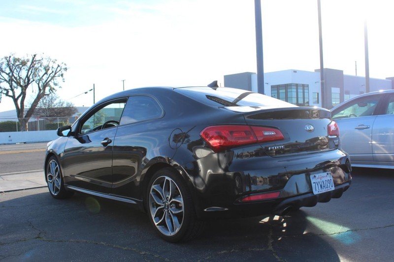 Kia Forte Koup Vehicle Full-screen Gallery Image 04