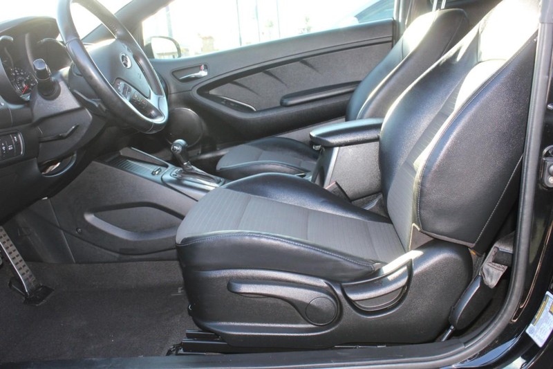 Kia Forte Koup Vehicle Full-screen Gallery Image 09