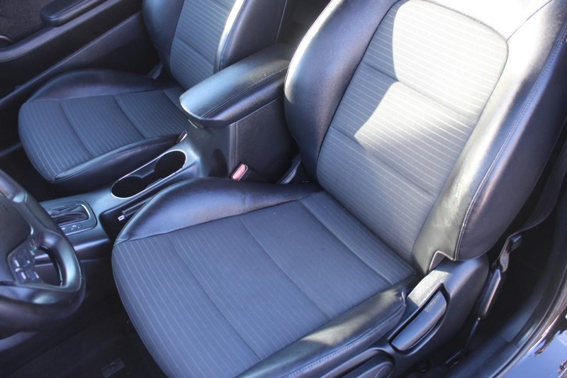 Kia Forte Koup Vehicle Full-screen Gallery Image 10