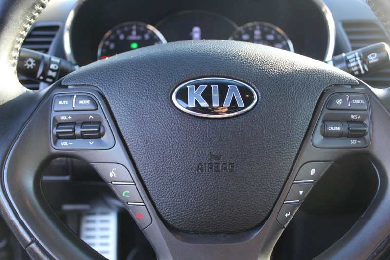 Kia Forte Koup Vehicle Full-screen Gallery Image 13