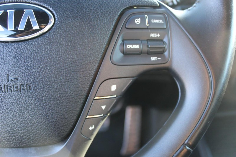 Kia Forte Koup Vehicle Full-screen Gallery Image 14