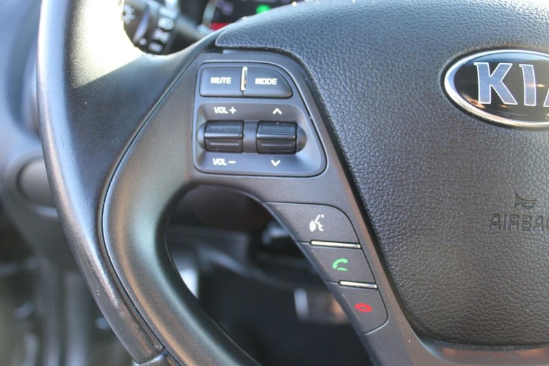 Kia Forte Koup Vehicle Full-screen Gallery Image 15