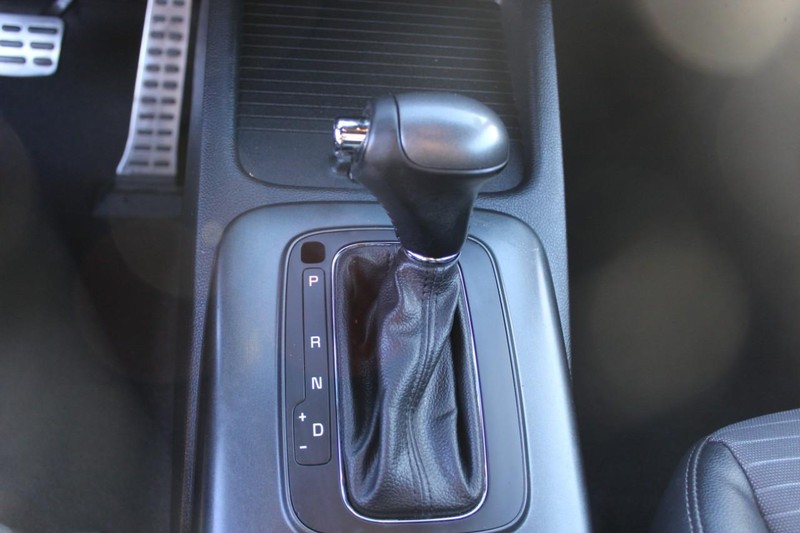 Kia Forte Koup Vehicle Full-screen Gallery Image 16