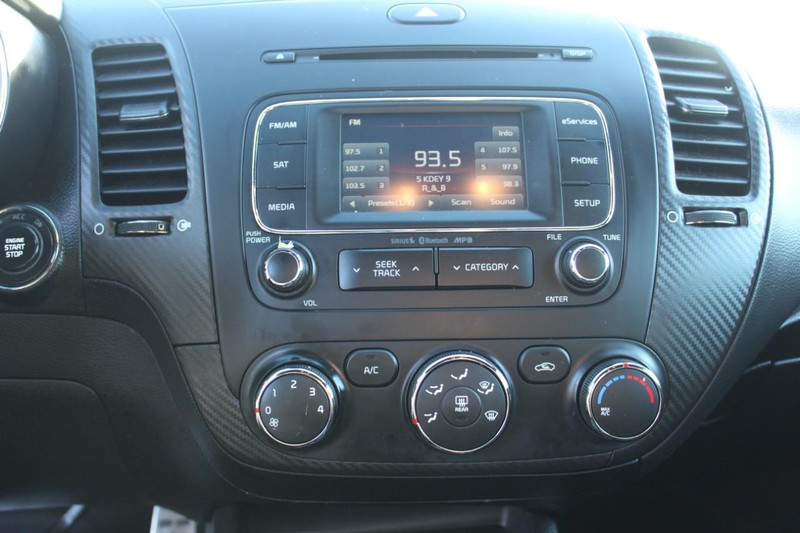 Kia Forte Koup Vehicle Full-screen Gallery Image 18