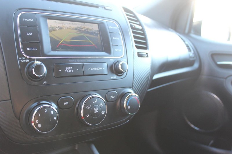 Kia Forte Koup Vehicle Full-screen Gallery Image 21