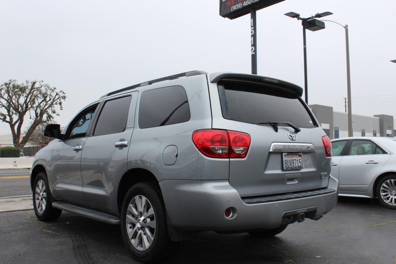 Toyota Sequoia Vehicle Full-screen Gallery Image 03