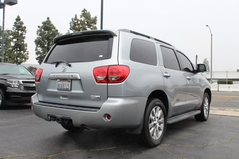 Toyota Sequoia Vehicle Full-screen Gallery Image 04