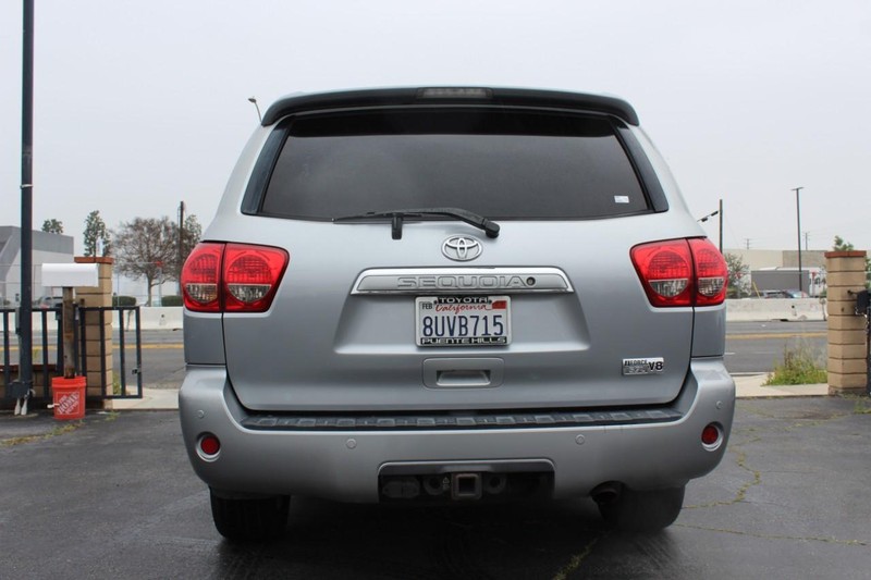 Toyota Sequoia Vehicle Full-screen Gallery Image 06