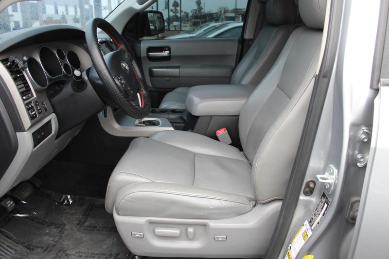 Toyota Sequoia Vehicle Full-screen Gallery Image 08