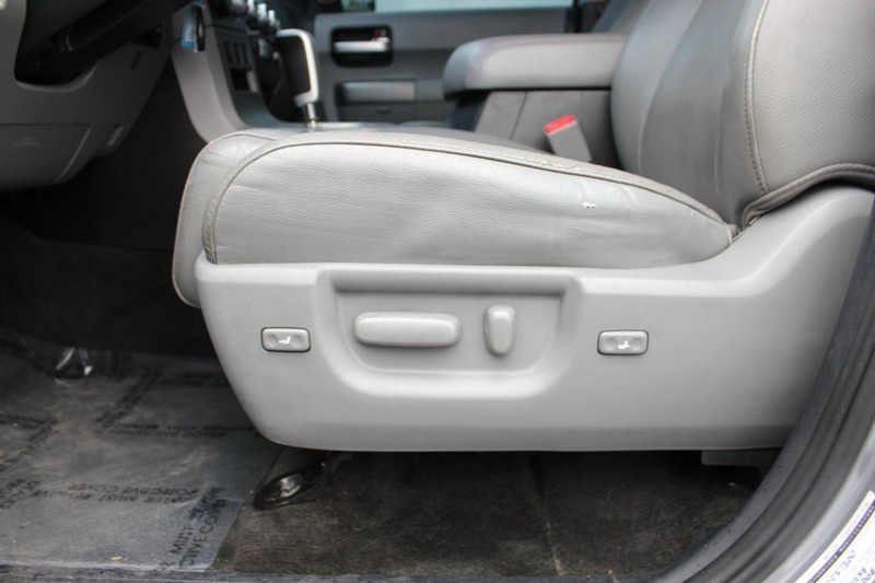 Toyota Sequoia Vehicle Full-screen Gallery Image 09