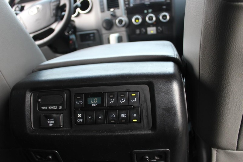 Toyota Sequoia Vehicle Full-screen Gallery Image 15