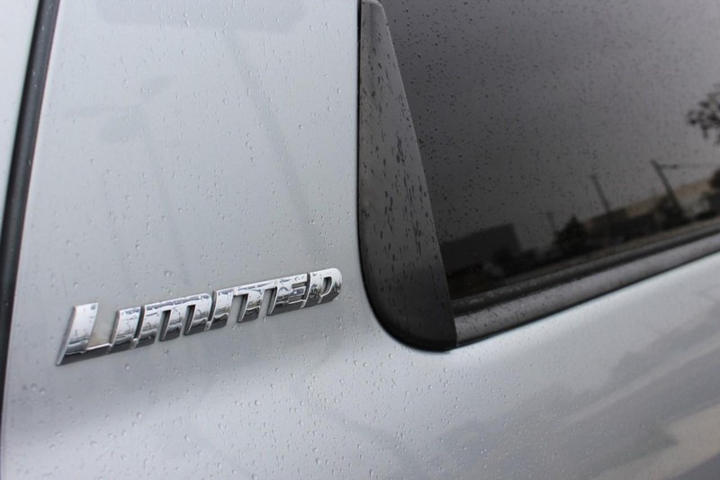 Toyota Sequoia Vehicle Full-screen Gallery Image 16