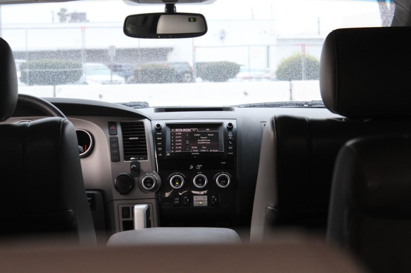 Toyota Sequoia Vehicle Full-screen Gallery Image 19