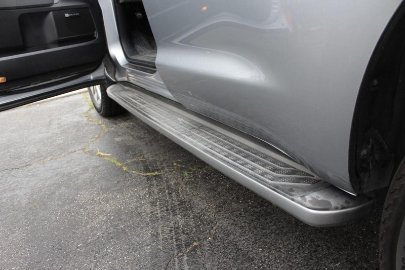 Toyota Sequoia Vehicle Full-screen Gallery Image 23