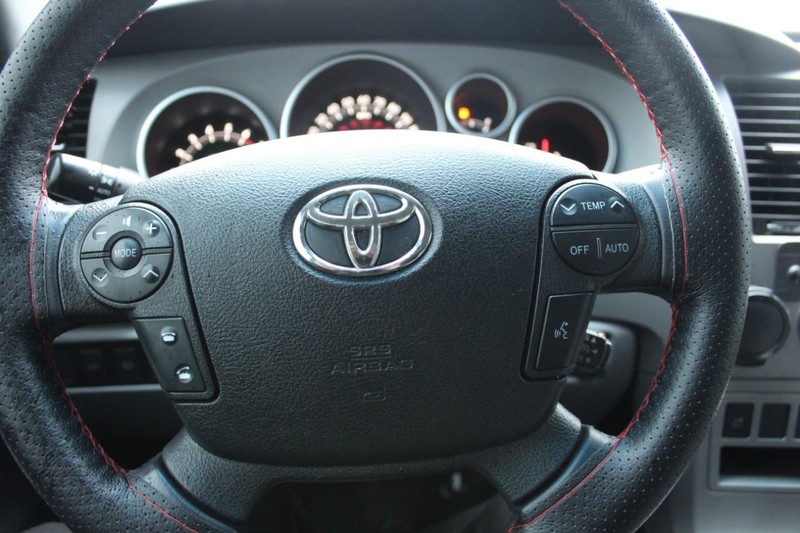 Toyota Sequoia Vehicle Full-screen Gallery Image 24