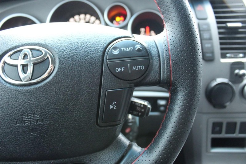 Toyota Sequoia Vehicle Full-screen Gallery Image 25