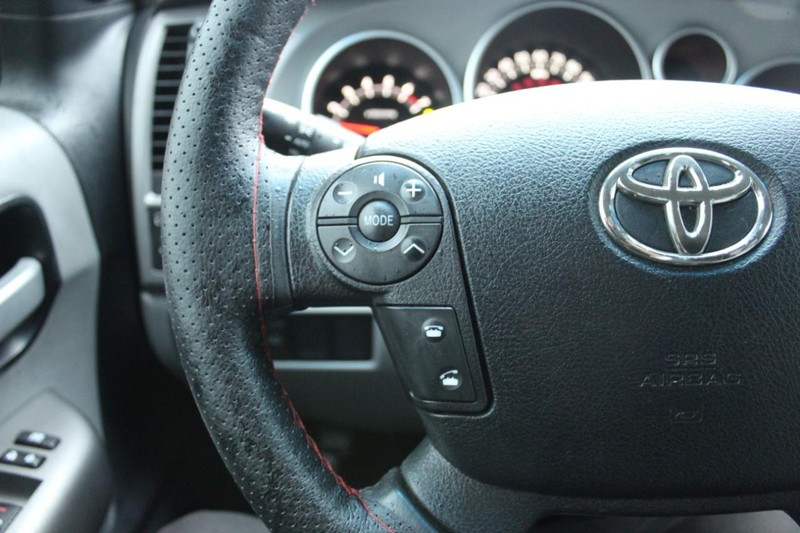 Toyota Sequoia Vehicle Full-screen Gallery Image 26