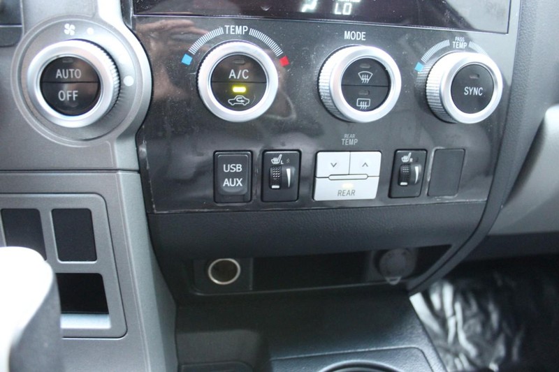 Toyota Sequoia Vehicle Full-screen Gallery Image 29