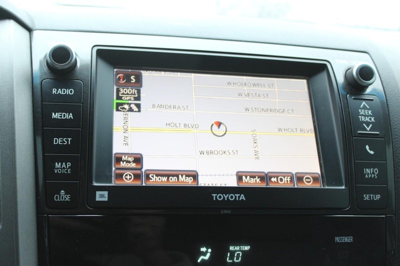 Toyota Sequoia Vehicle Full-screen Gallery Image 32
