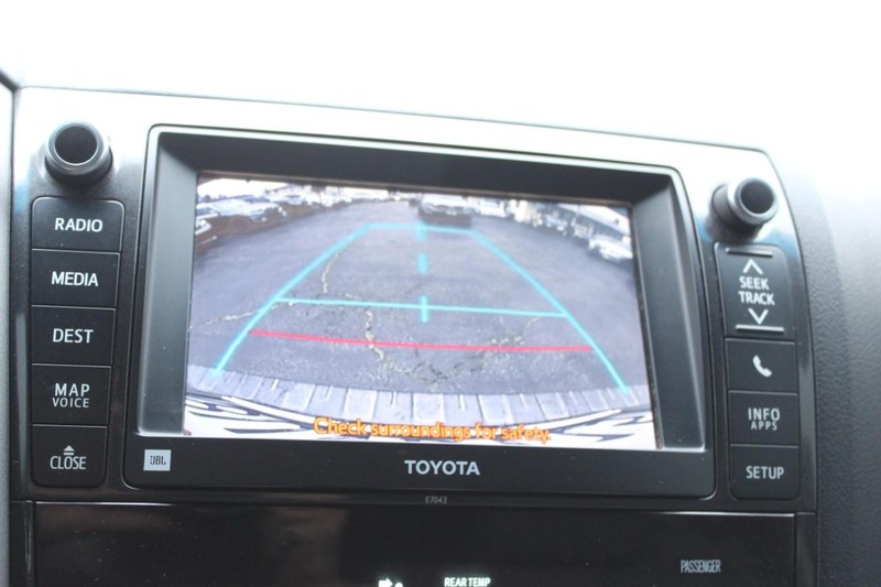 Toyota Sequoia Vehicle Full-screen Gallery Image 33