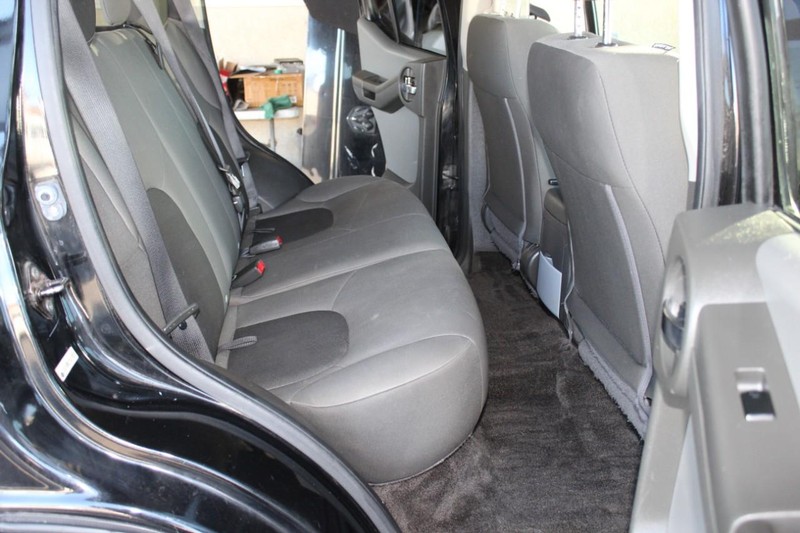 Nissan Xterra Vehicle Full-screen Gallery Image 07