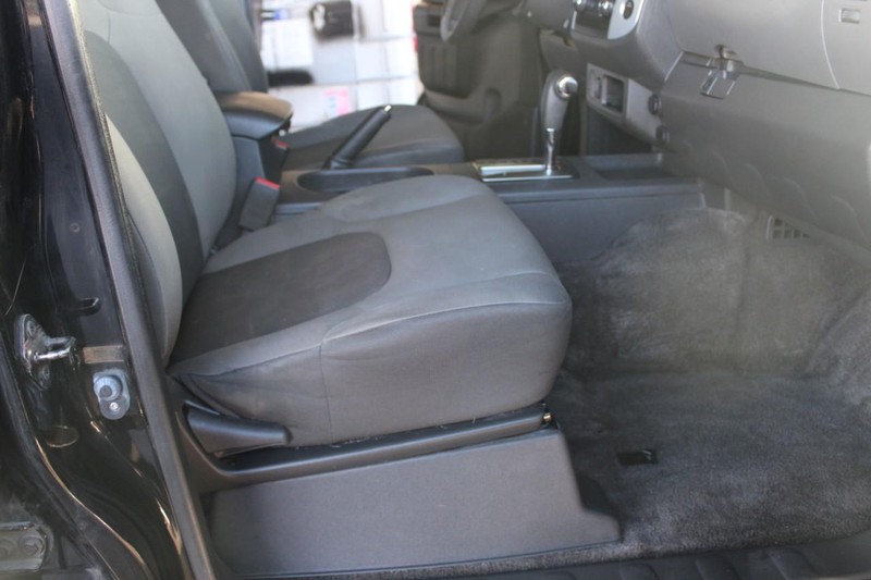 Nissan Xterra Vehicle Full-screen Gallery Image 09