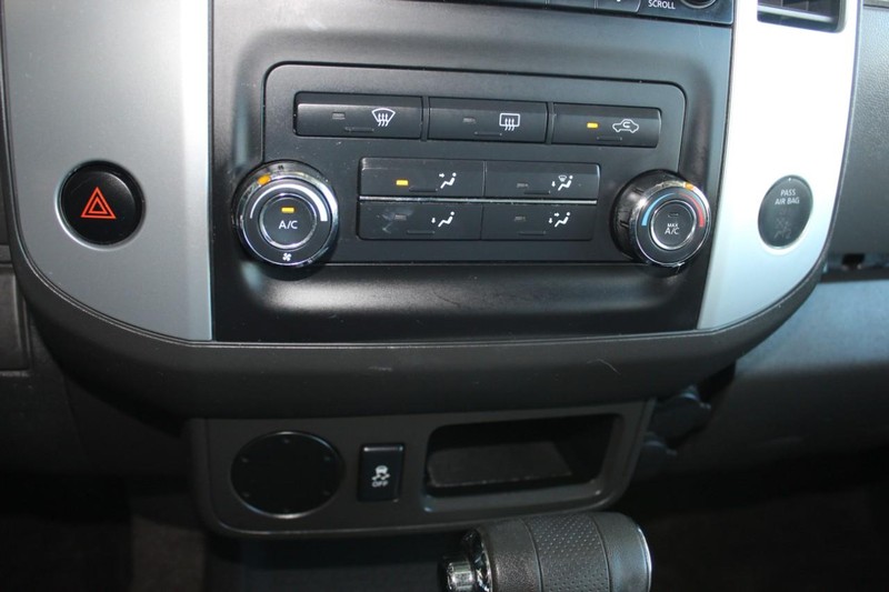 Nissan Xterra Vehicle Full-screen Gallery Image 15