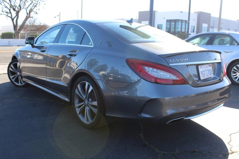 Mercedes-Benz CLS Vehicle Full-screen Gallery Image 03